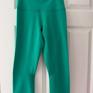 Lululemon kelly green leggings 21"